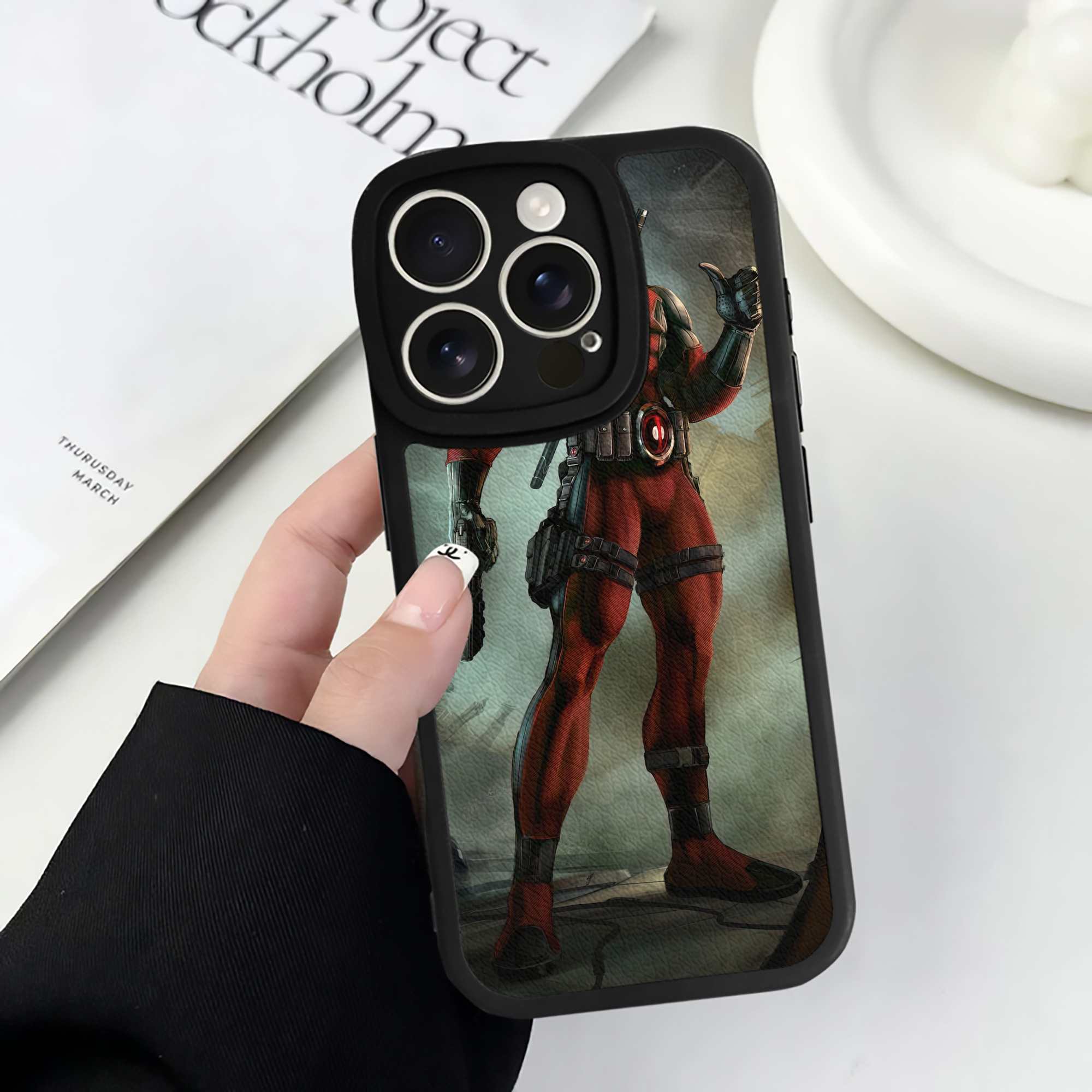 （画像用） Deadpool デッドプール 【iPhone 16シリーズ対応】シリコンスマホケース（レザー調） 材質：シリコン